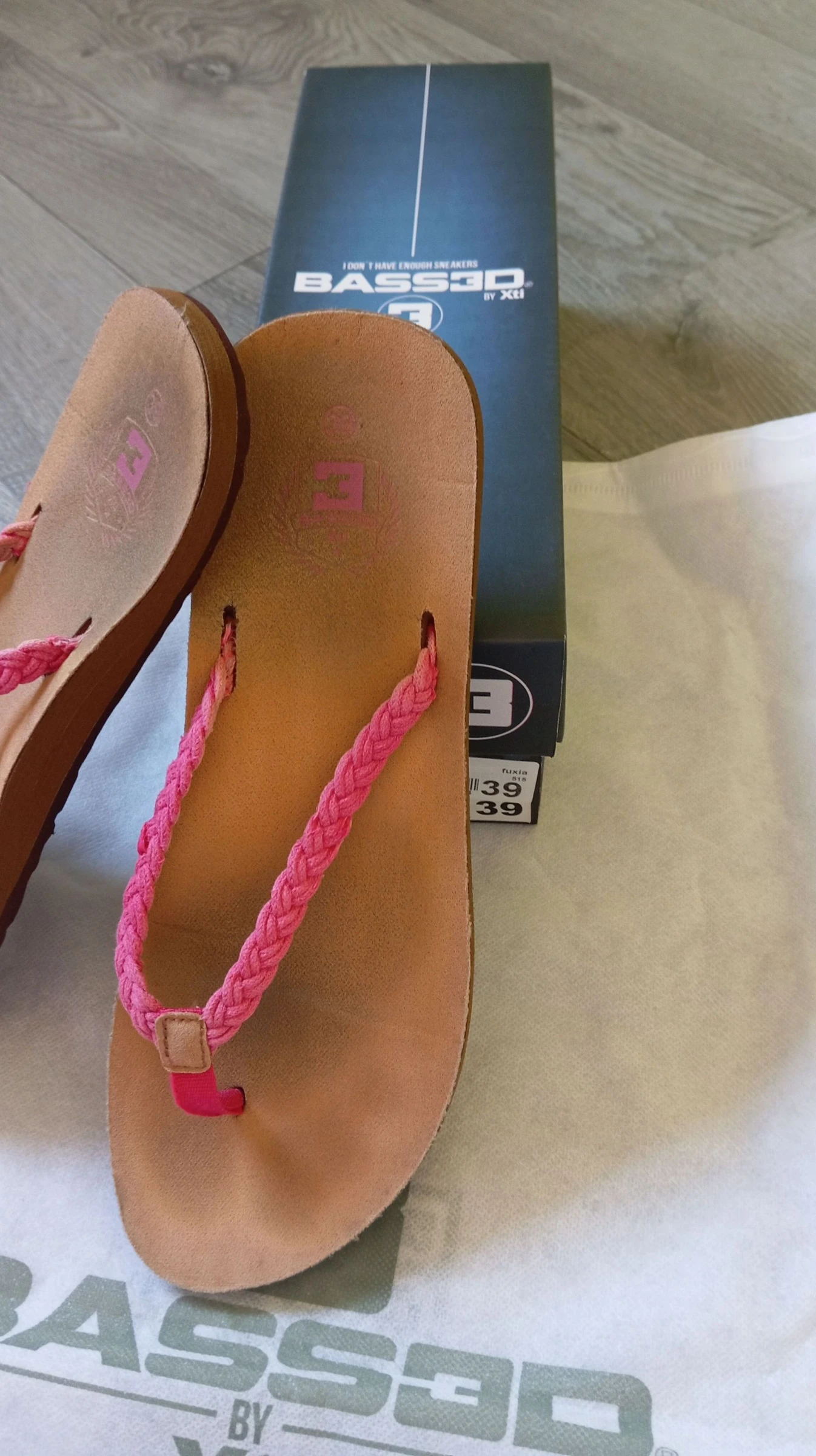 Chanclas XTI. Número 39. Talla grande.